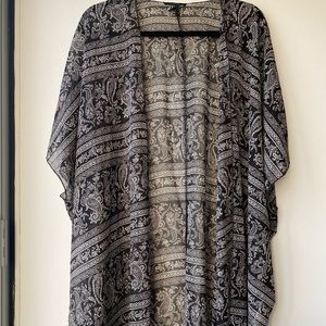 Elegant B/W Paisley Overtop